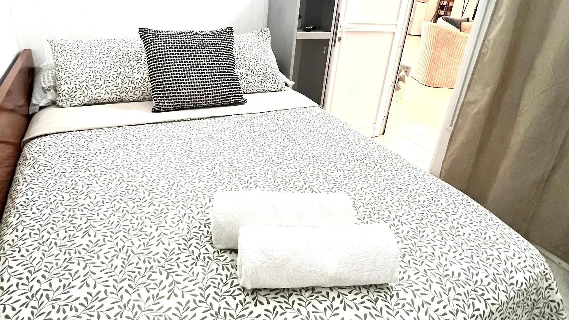 Homestay Alcamar Habitacion Privada Con Las Areas De Sala, Cocina Y Bano Que Se Comparten Cerca Al Mar! Alcala  Spain