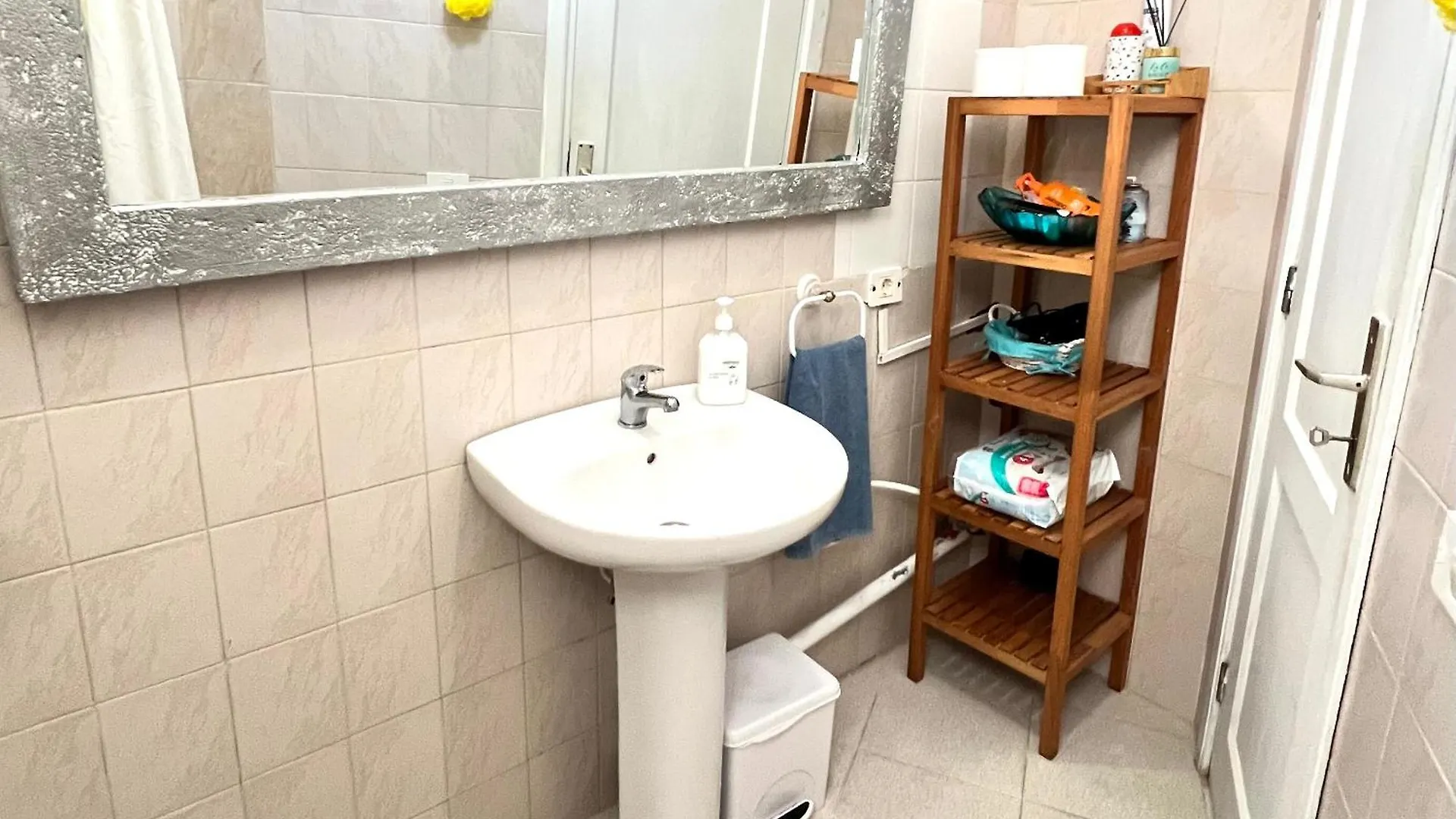 Alcamar Habitacion Privada Con Las Areas De Sala, Cocina Y Bano Que Se Comparten Cerca Al Mar! Alcala  Homestay