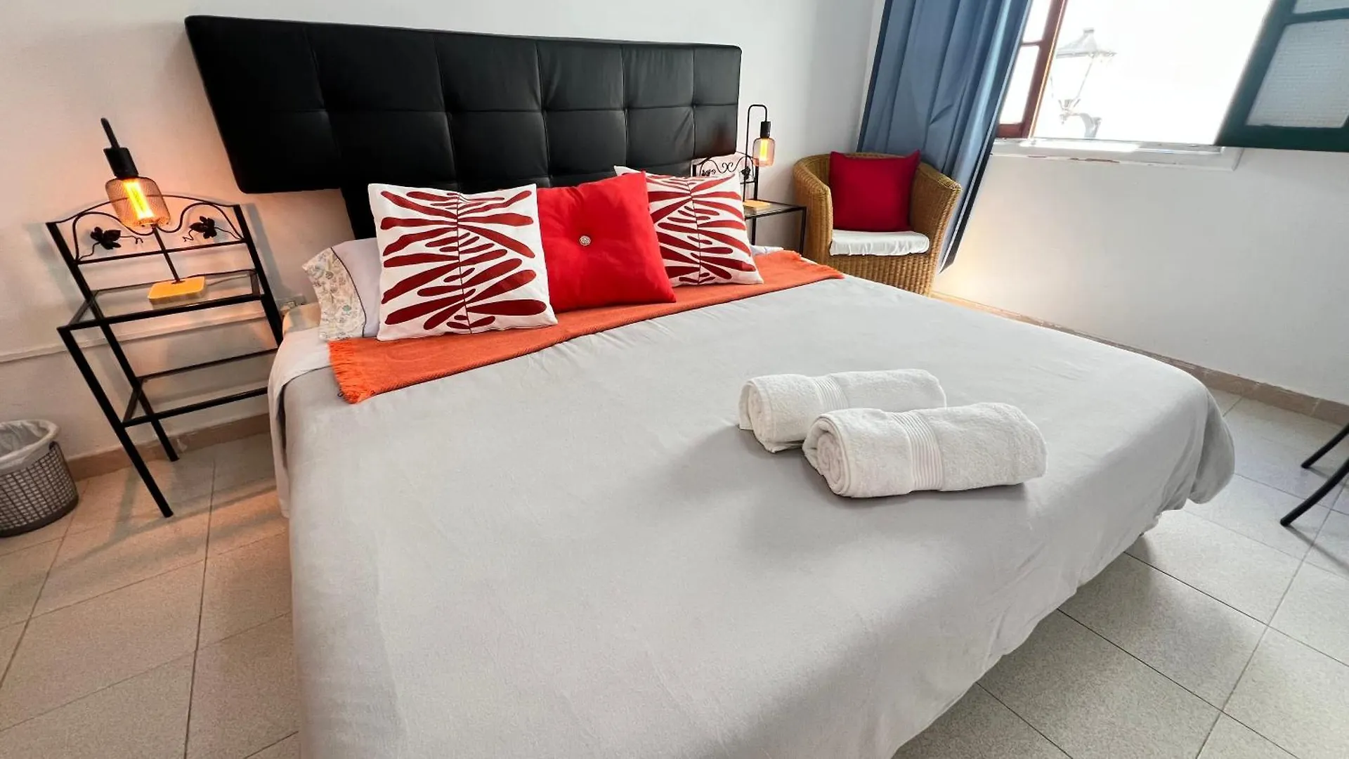 Alcamar Habitacion Privada Con Las Areas De Sala, Cocina Y Bano Que Se Comparten Cerca Al Mar! Alcala  Spain